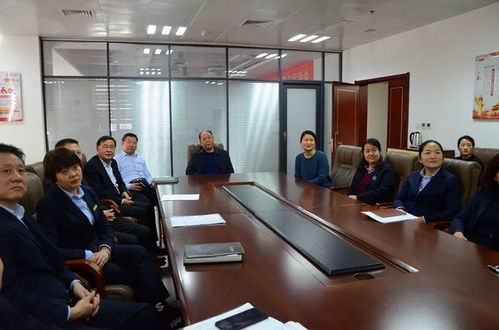 大河酒店管理公司组织各成员单位收看庆祝改革开放四十周年大会
